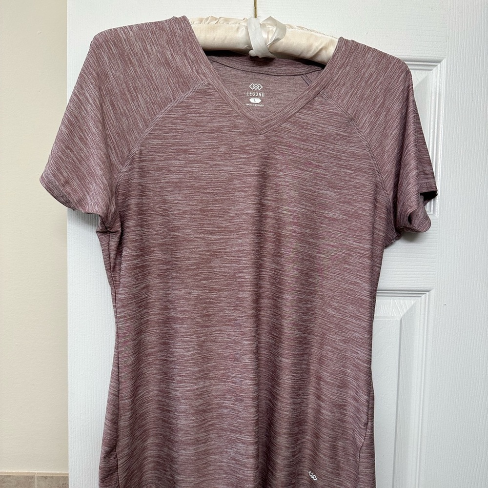 V-next tee in perfect condition